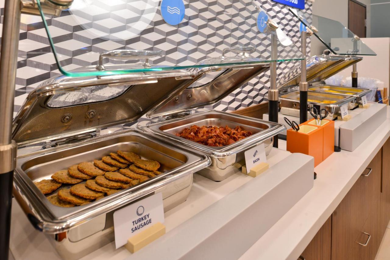Holiday Inn Express - White Marsh By Ihg Bagian luar foto